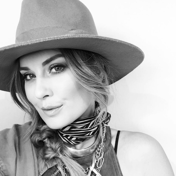 Meet The Posher, Bri - Picture 1 of 1